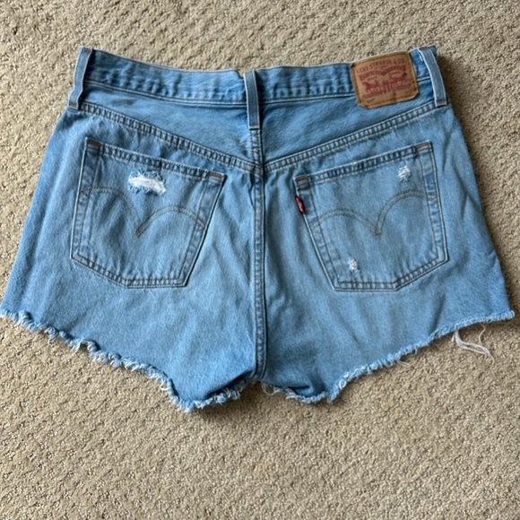 Levi’s 501 Button Fly Mid Rise Distressed Frayed Hem Jean Shorts - Size 31 - Picture 3 of 5